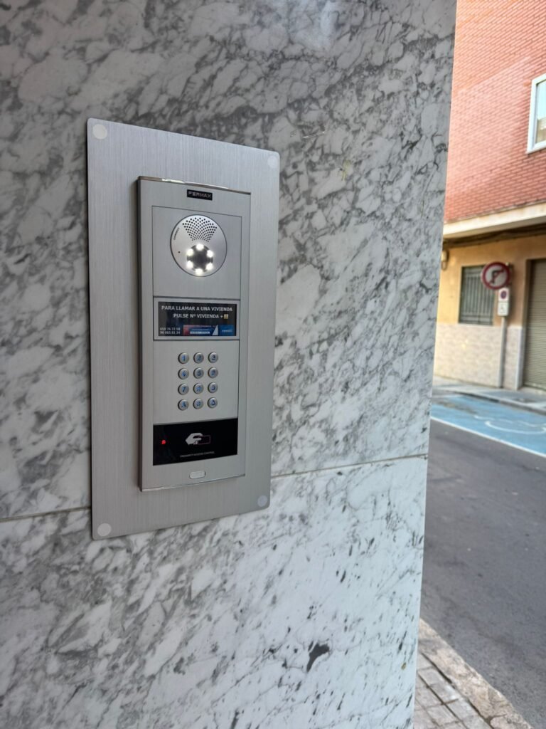 Precio Instalar Videoportero Fermax en Ribarroja